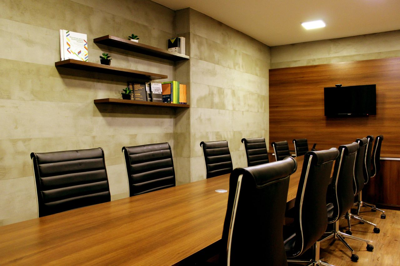 Toda sala de reuniones, estación de café o comedor de empleados, entrada principal y oficinas privadas de edificios necesita StepNpull 