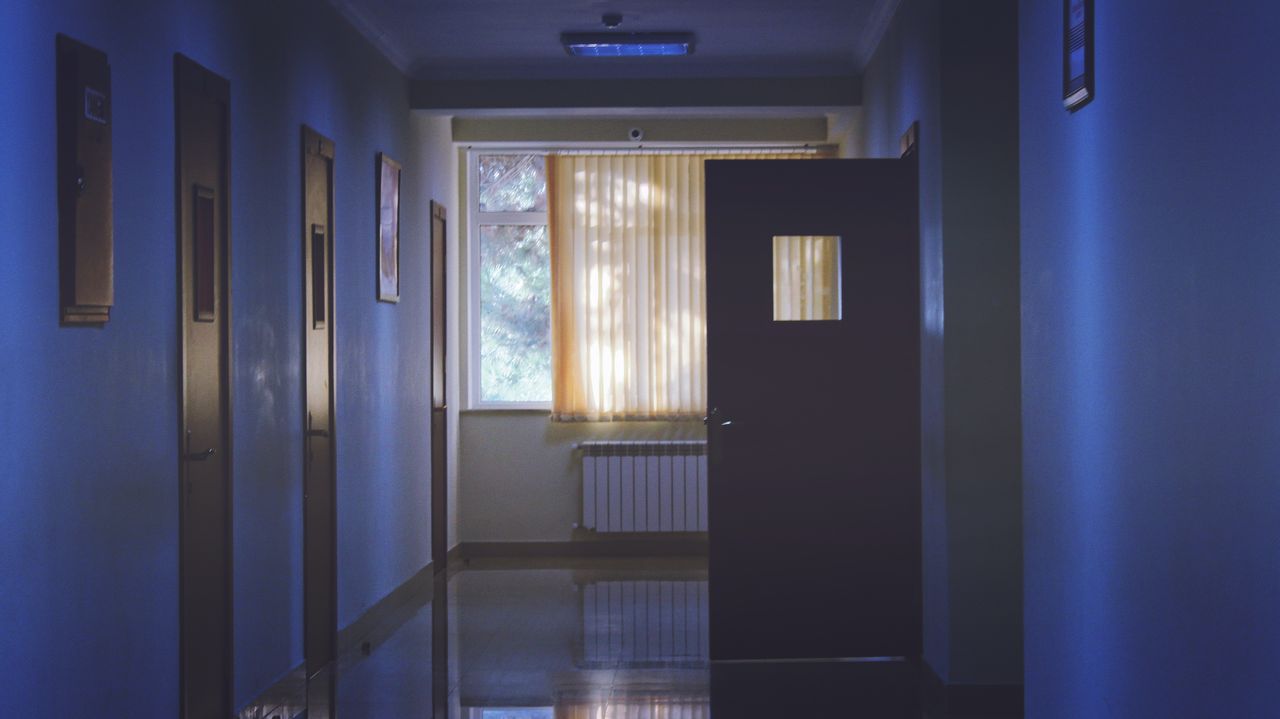 StepNpull es el accesorio indispensable para puertas de uso público y personal sanitario en hospitales, laboratorios, clínicas y centros de salud.